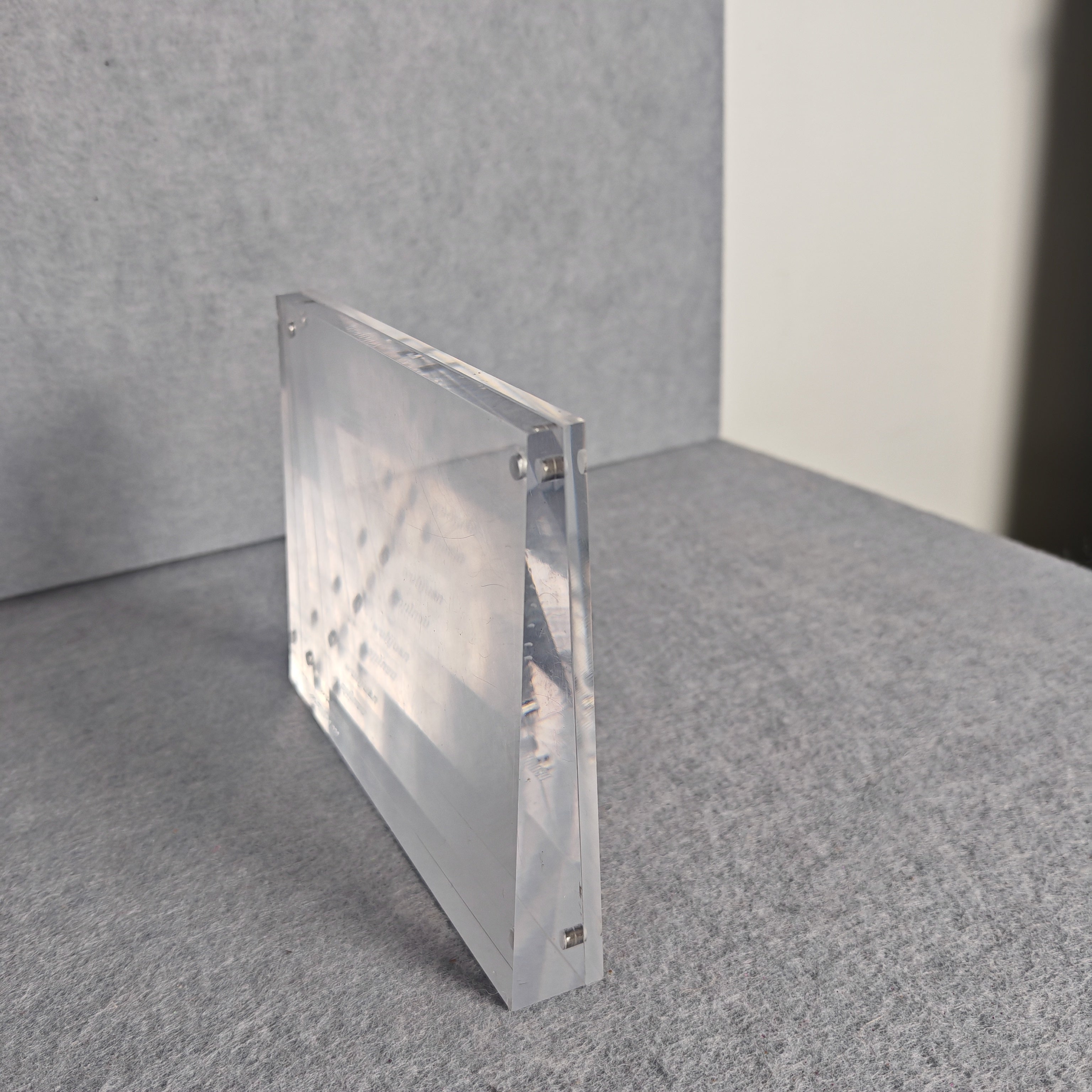 Wulijuan- 5x7 Magnetic Acrylic Picture Frame - Crystal Clear, Dual Sided Desk Display